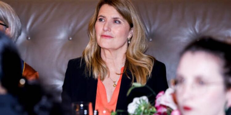 Tina Hassel Alter